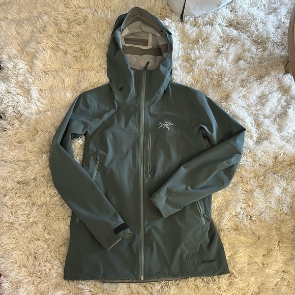 Arc'teryx Jackets & Blazers - Arc’teryx rain coat